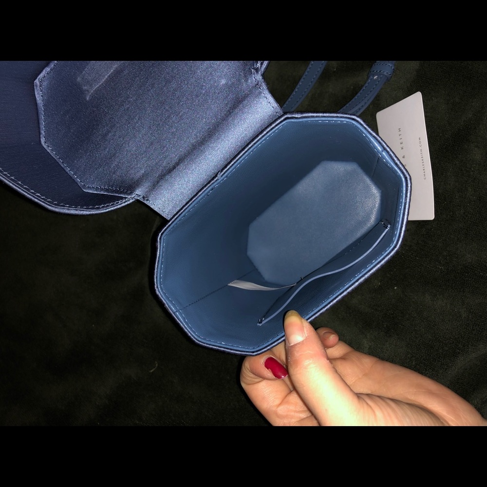 Charles&Keith - Picture 4 of 5